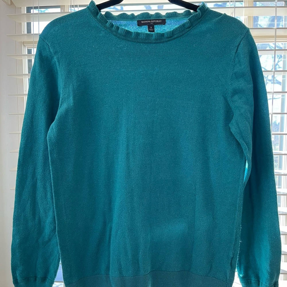 Ladies Banana Republic small Hunter green sweater